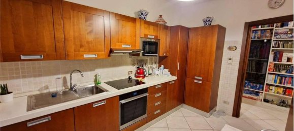 Apartamento de 4 habitaciónes en Besozzo, Italy No. 26033 8
