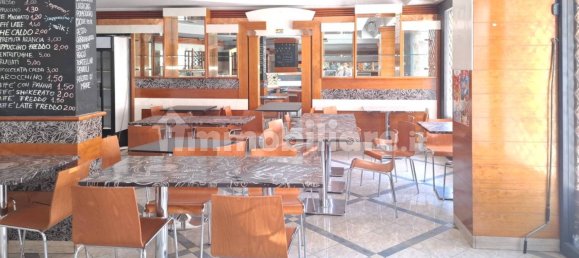 2 rooms Commercial property in Rome, Italy No. 349177 6