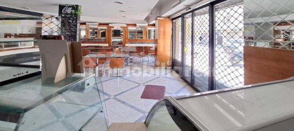 2 rooms Commercial property in Rome, Italy No. 349177 4