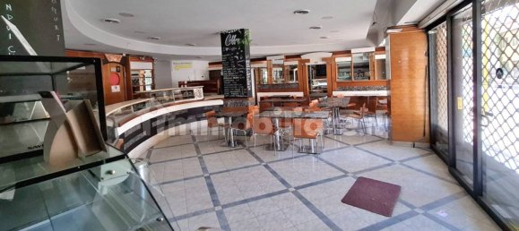 2 rooms Commercial property in Rome, Italy No. 349177 3