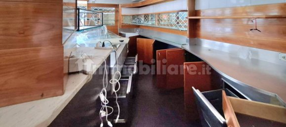 2 rooms Commercial property in Rome, Italy No. 349177 2