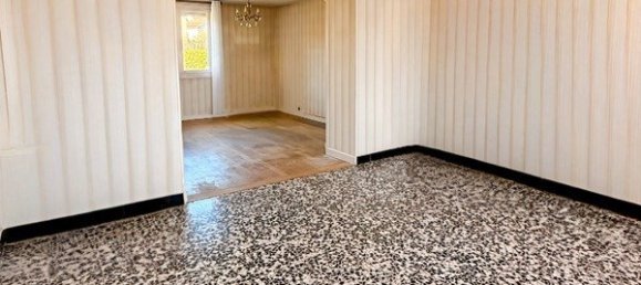 2 bedrooms House in Le Creusot, France No. 271673 5