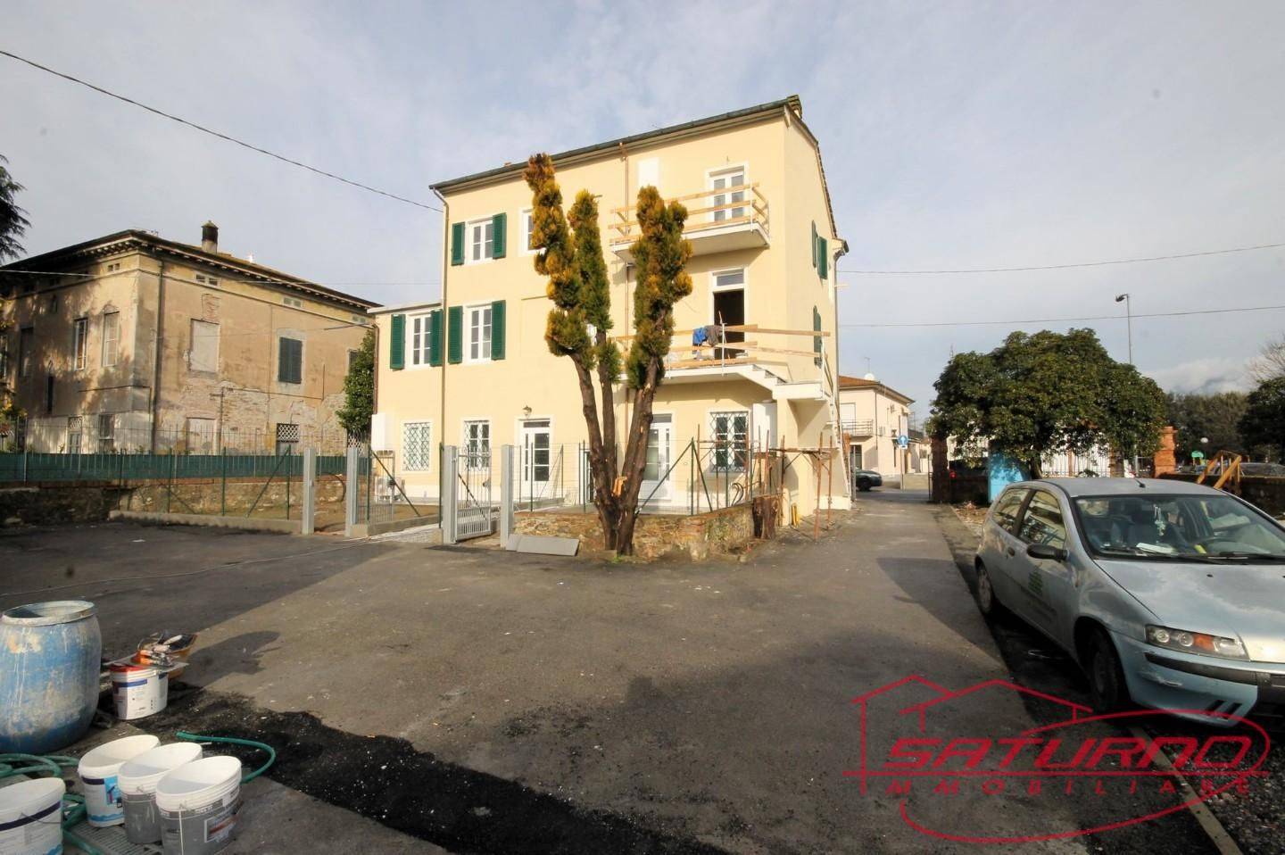 3 bedrooms Apartment in Capannori, Italy No. 42724