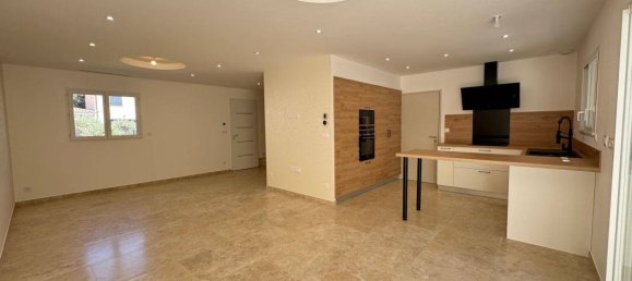 3 bedrooms Villa in Carpentras, France No. 359246 5