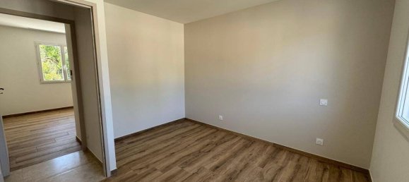 3 bedrooms Villa in Carpentras, France No. 359246 11