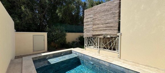 3 bedrooms Villa in Carpentras, France No. 359246 4