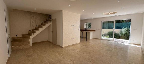 3 bedrooms Villa in Carpentras, France No. 359246 6