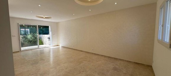 3 bedrooms Villa in Carpentras, France No. 359246 8