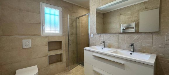 3 bedrooms Villa in Carpentras, France No. 359246 13