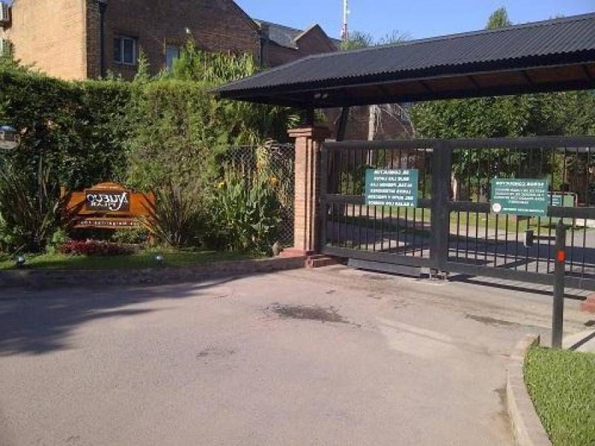 Casa de 2 dormitorios en Pilar, Argentina No. 91963