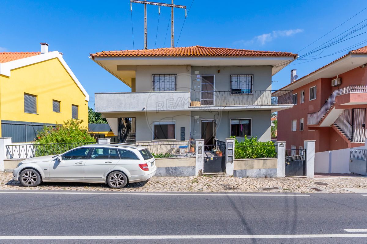 3 bedrooms Apartment in Loures, Portugal No. 178199