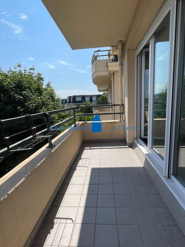 Квартира с 2 спальнями в Каррьер-сюр-Сен, Франция № 175231