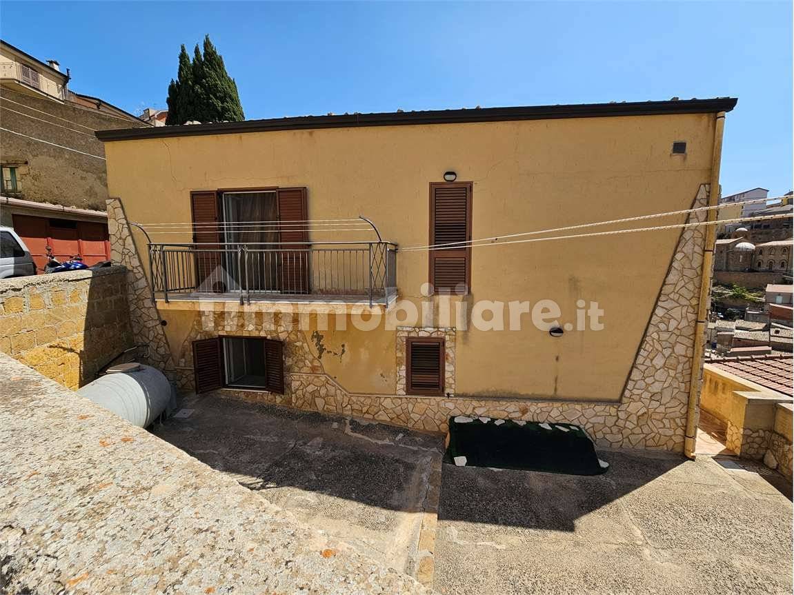 Дом с 3 спальнями в Энна, Италия № 355358