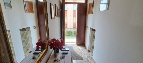 6 rooms Apartment in Pesaro, Italy No. 285005 4