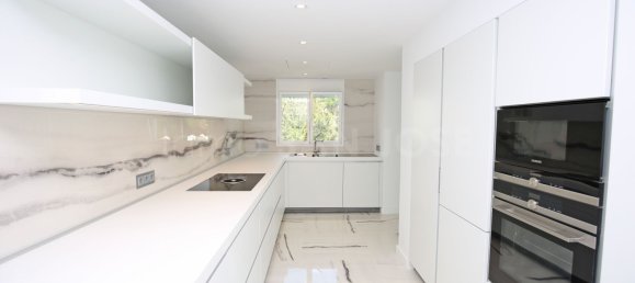 5 bedrooms Townhouse in Marbella, Spain No. 119423 22