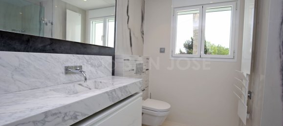 5 bedrooms Townhouse in Marbella, Spain No. 119423 12