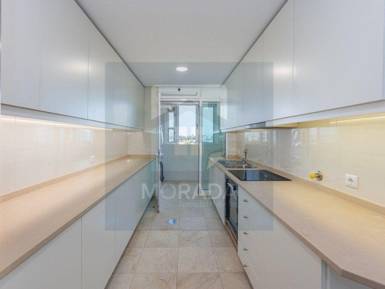 3 bedrooms Apartment in Porto, Portugal No. 244401