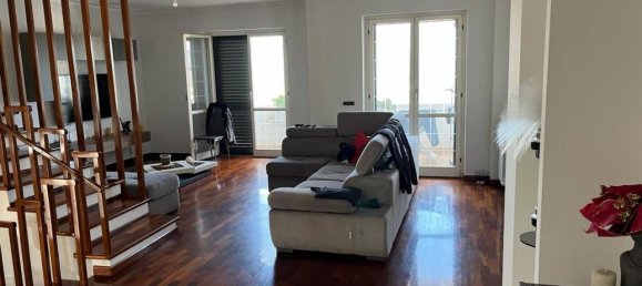 6 rooms House in Castrolibero, Italy No. 22191 4