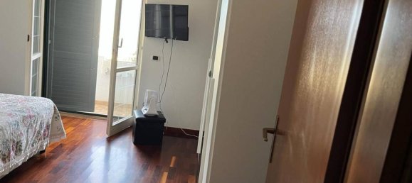 6 rooms House in Castrolibero, Italy No. 22191 8