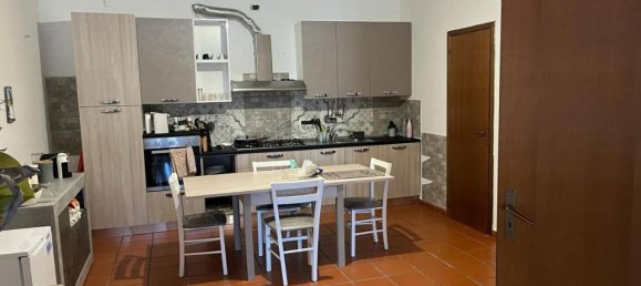 6 rooms House in Castrolibero, Italy No. 22191 5