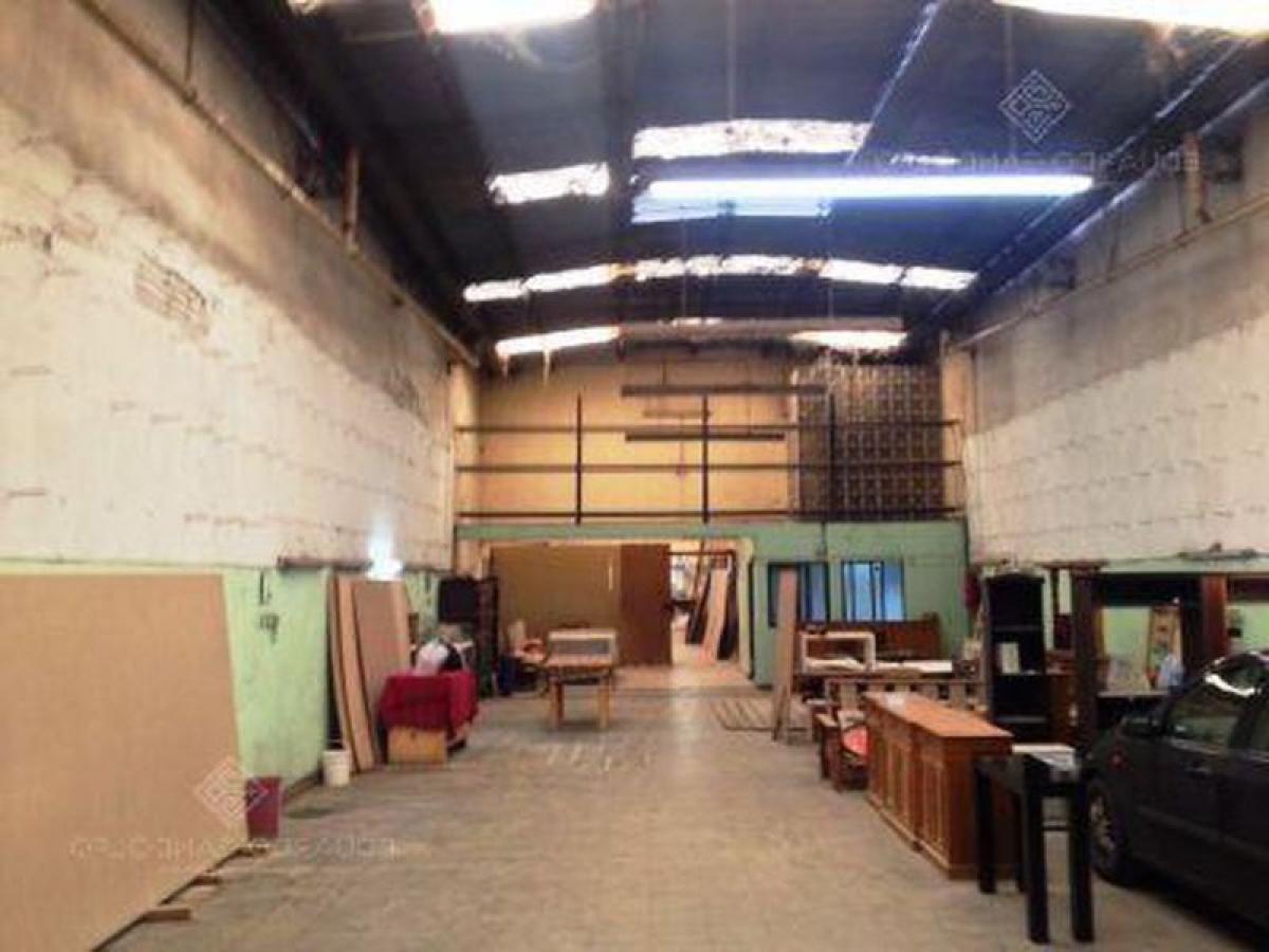 695m² Commercial property in Lomas de Zamora, Argentina No. 29360