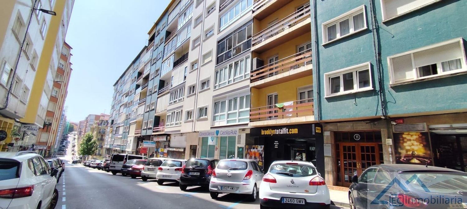 Apartamento de 4 dormitorios en Santander, Spain No. 145976