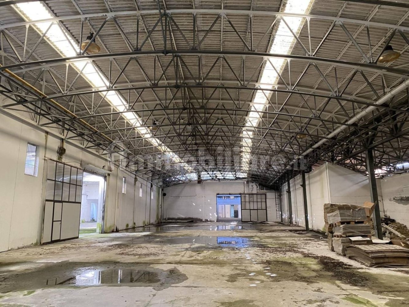  مستودع في Casto, Italy 3800متر مربع رقم 311132