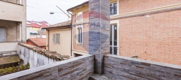 5 bedrooms House in Fidenza, Italy No. 352666 3