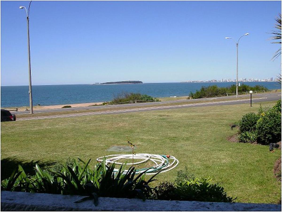 Apartamento de 3 dormitorios en Maldonado, Uruguay No. 5978