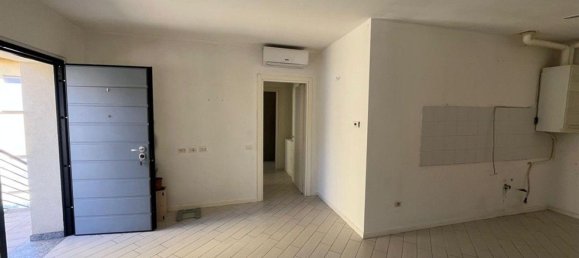 3 Schlafzimmer Wohnung in Meda, Italy, Nr. 361143 4
