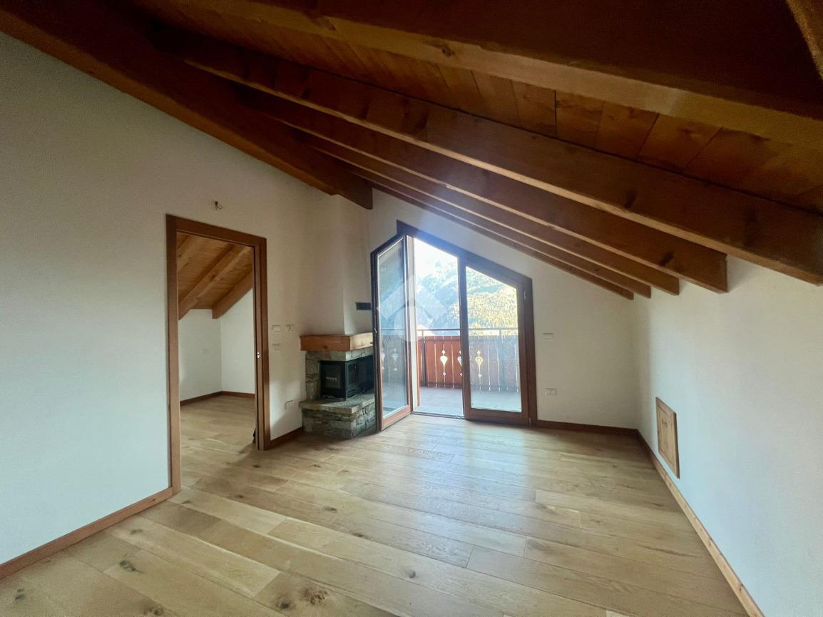 3-salle Appartement à Monno, Italy No. 170747