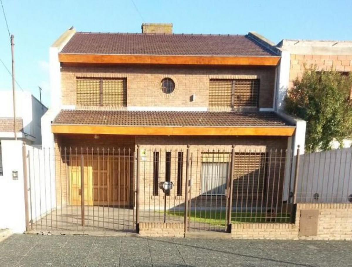 3 bedrooms House in General San Martin, Argentina No. 17748