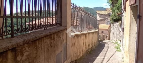 Квартира с 2 комнатами в Фьюджи, Италия № 201787 27