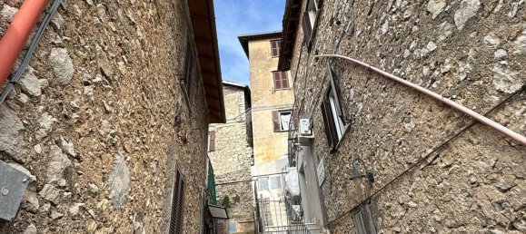 Квартира с 2 комнатами в Фьюджи, Италия № 201787 22