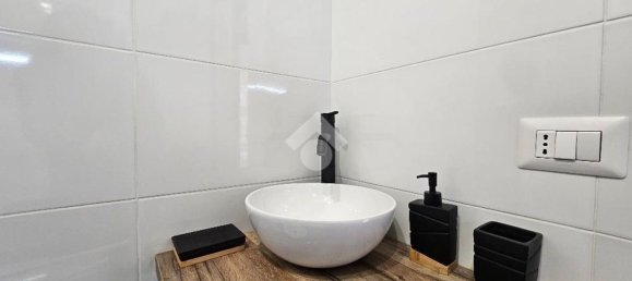 Квартира с 2 комнатами в Фьюджи, Италия № 201787 42