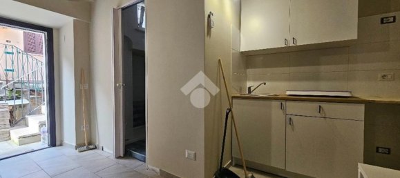 Квартира с 2 комнатами в Фьюджи, Италия № 201787 17