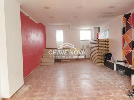 204m² Commercial property in Barreiro, Portugal No. 90247