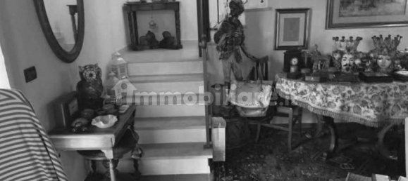 6 bedrooms Apartment in Ferrara, Italy No. 25106 14