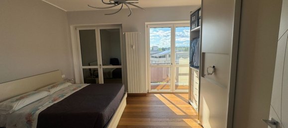 Apartamento de 4 dormitorios en Bovisio Masciago, Italy No. 364642 13