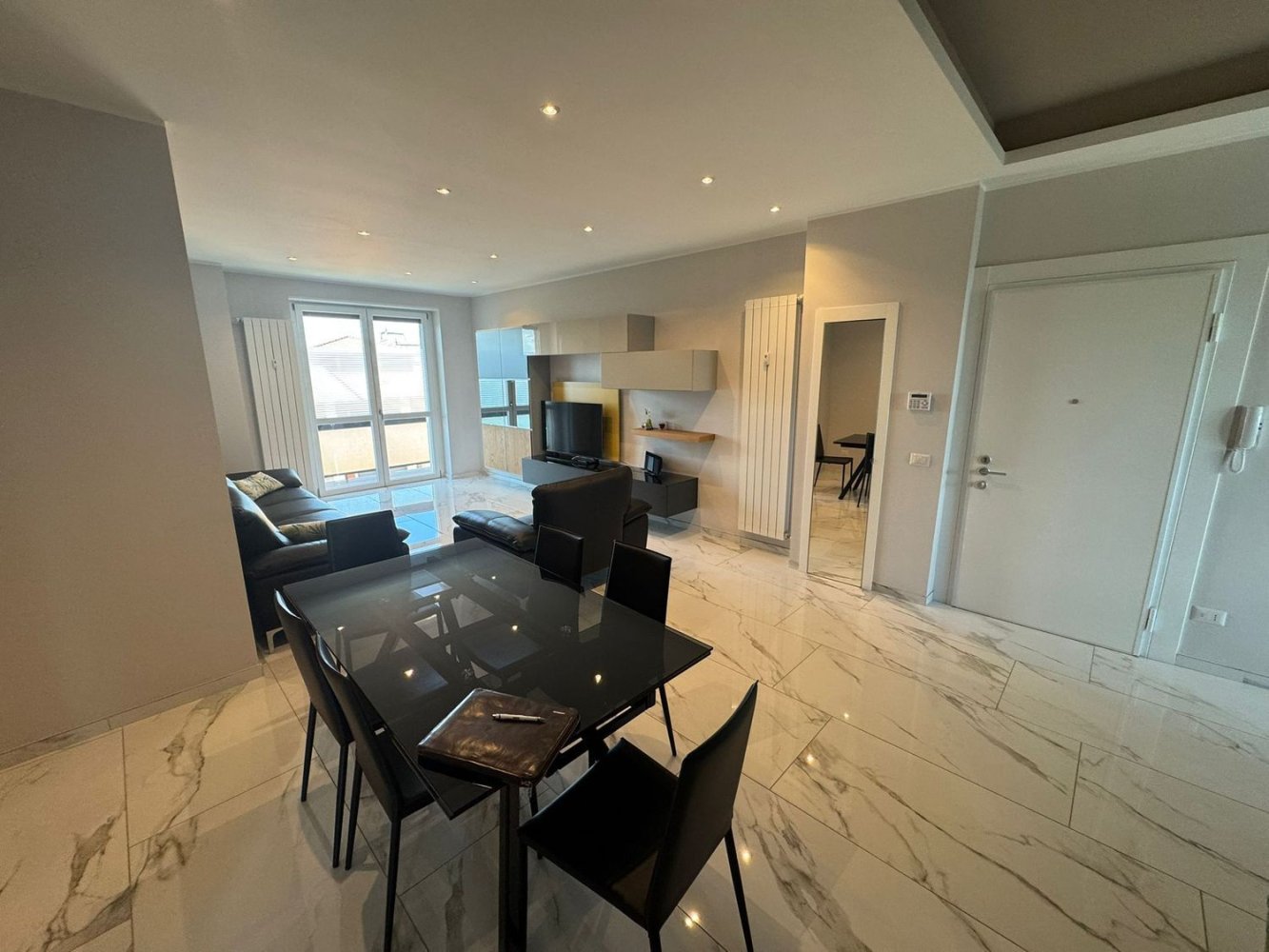 Apartamento de 4 dormitorios en Bovisio Masciago, Italy No. 364642