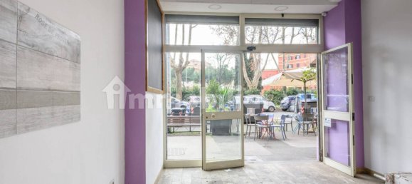 2 rooms Commercial property in Rome, Italy No. 214293 4