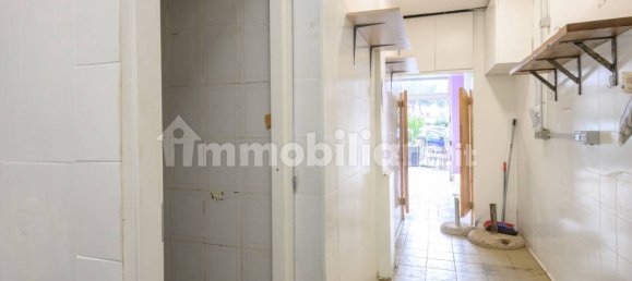 2 rooms Commercial property in Rome, Italy No. 214293 9
