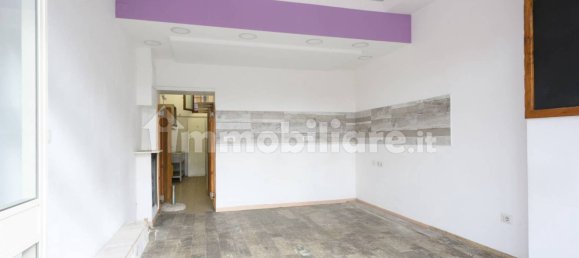 2 rooms Commercial property in Rome, Italy No. 214293 2