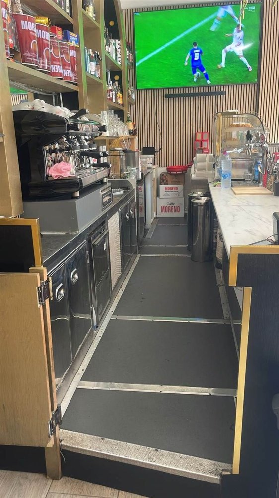 120m² Commercial property in Milan, Italy No. 386809