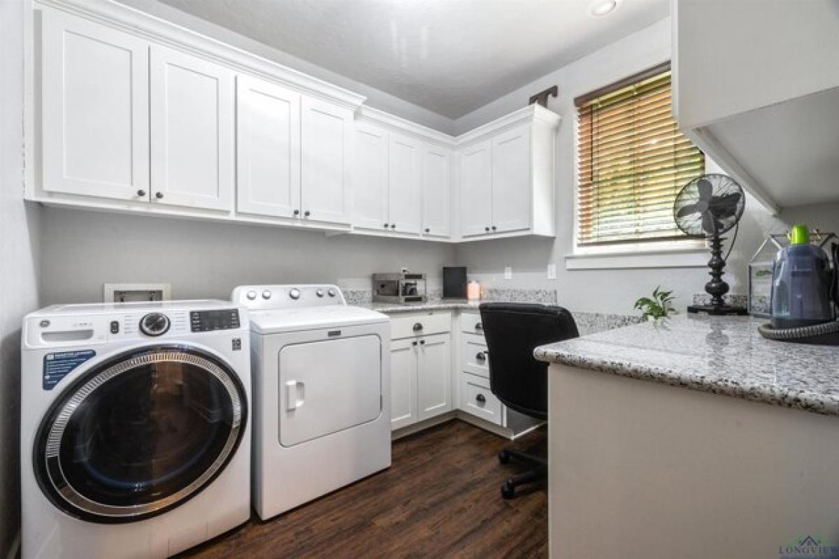 5 bedrooms House in Hallsville, USA No. 389800