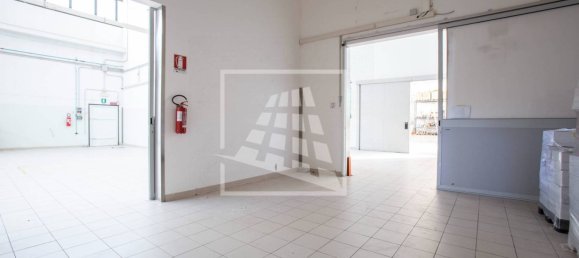 Lagerhaus in Carpi, Italy 1966m², Nr. 128976 36