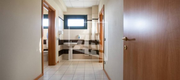 Lagerhaus in Carpi, Italy 1966m², Nr. 128976 9