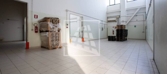 Lagerhaus in Carpi, Italy 1966m², Nr. 128976 34