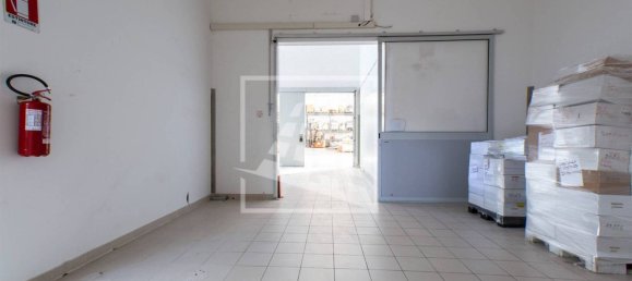 Lagerhaus in Carpi, Italy 1966m², Nr. 128976 37