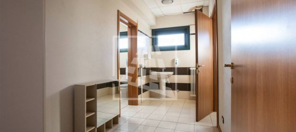 Lagerhaus in Carpi, Italy 1966m², Nr. 128976 12